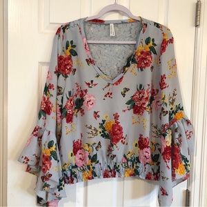 Live 4 Truth Feminine Bell Sleeve Floral Slate Blue Top Womens XL Gathered Hem